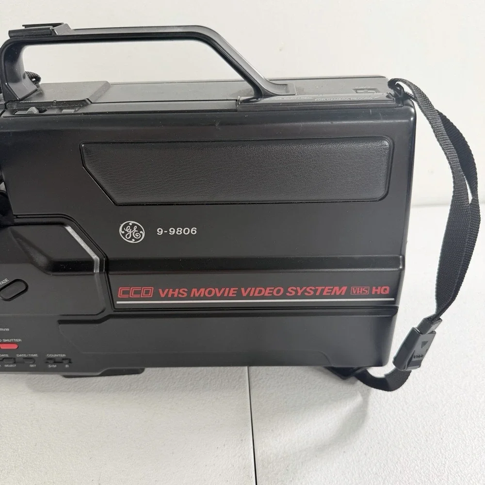 Vintage GE 9-9806 VHS Movie Video System Camcorder POWERS ON AS IS READ DESC.